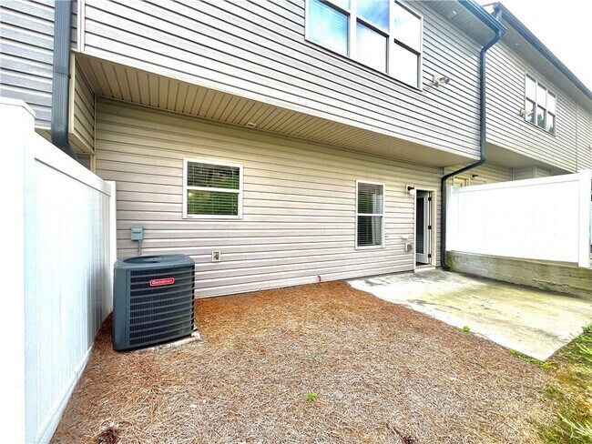 Building Photo - 348 Turtle Creek Dr