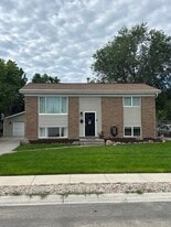 Building Photo - 567 W Gardenia Dr