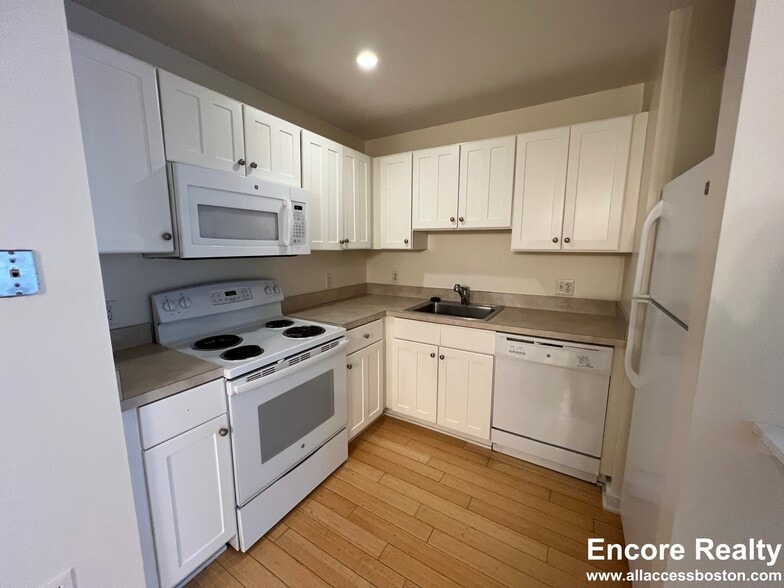 Building Photo - 40 Boylston St