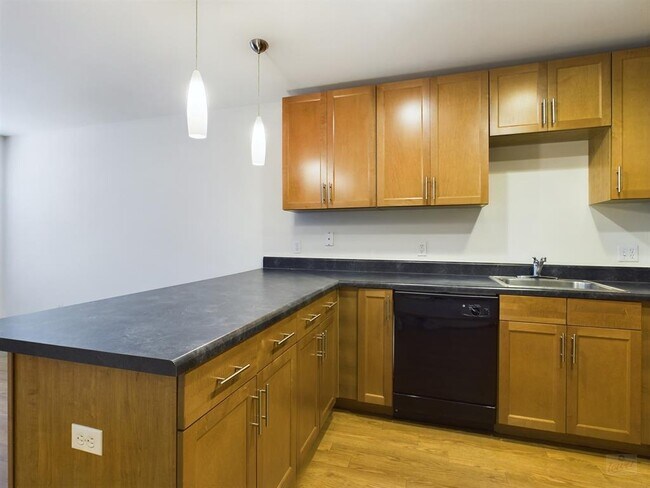 Building Photo - 711 W 32nd St