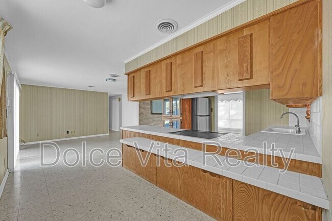 Building Photo - 1110 Walnut Ave