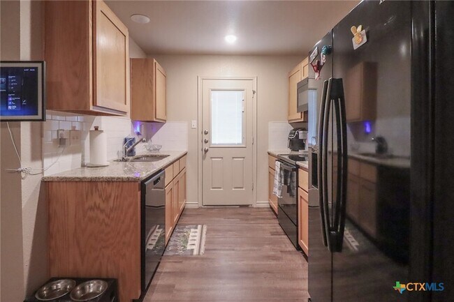 Building Photo - 1914 Castroville Trl