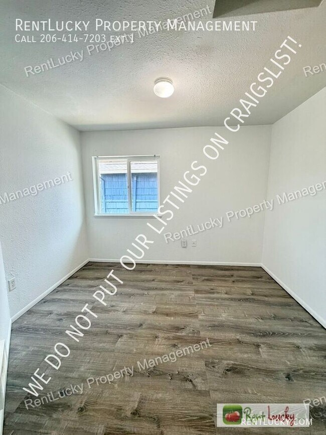 Building Photo - 5511 18th Ave S