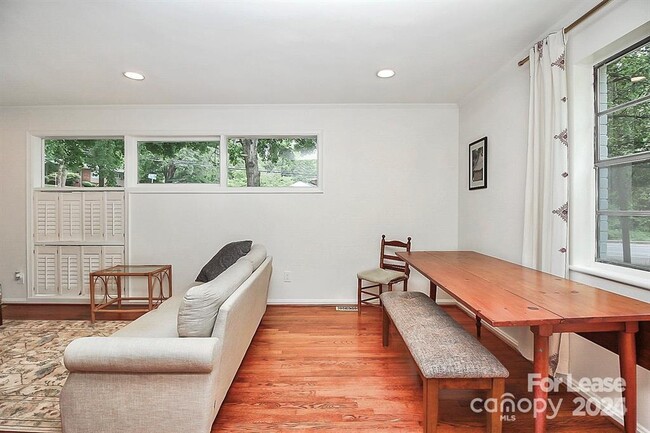 Building Photo - 1331 Seneca Pl