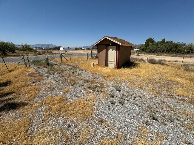 Building Photo - Charming 3-bedroom home located in the picturesque town of Pahrump!