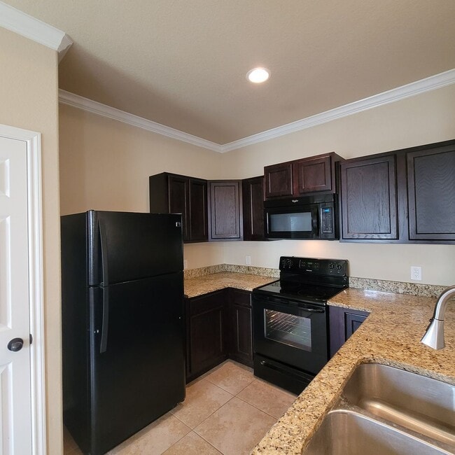 Building Photo - Town home for rent