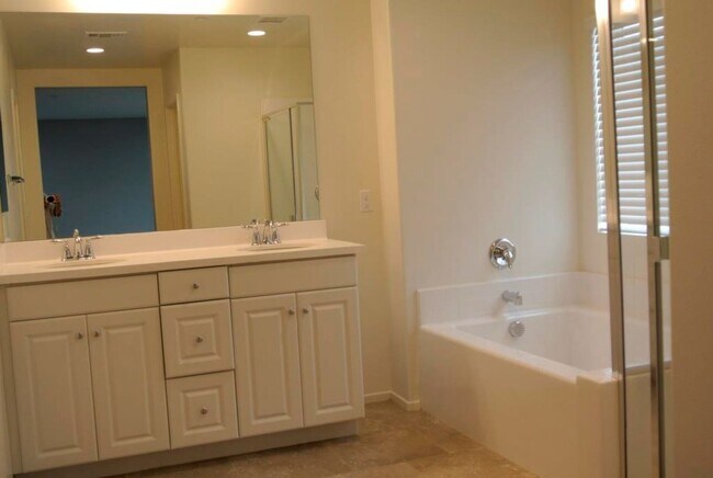 Building Photo - 347 Campolina Ct