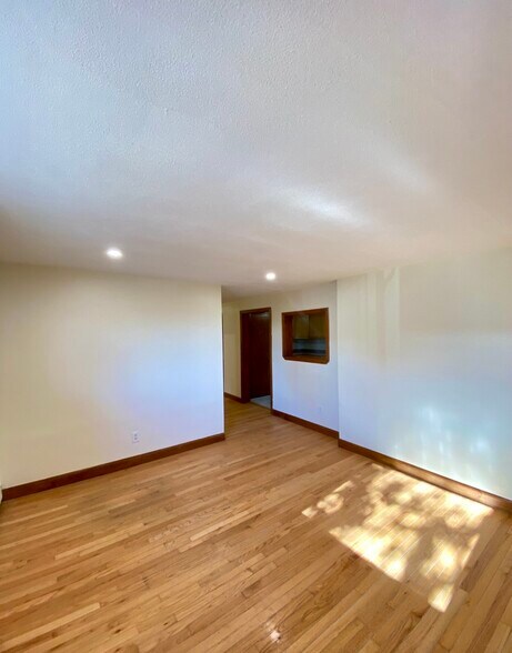 Building Photo - 31 Loomis St