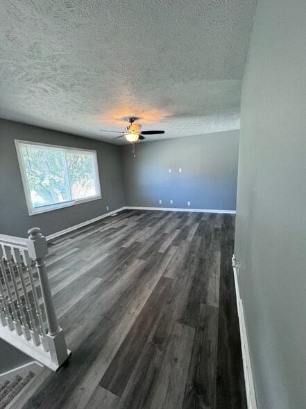 Living room - 6425 N 68th St