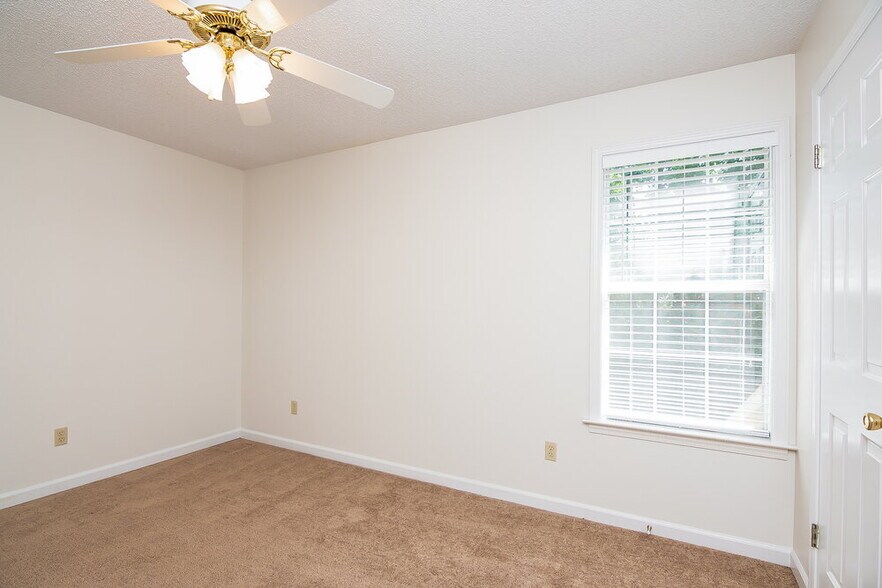 Building Photo - 1400 Milestone Dr