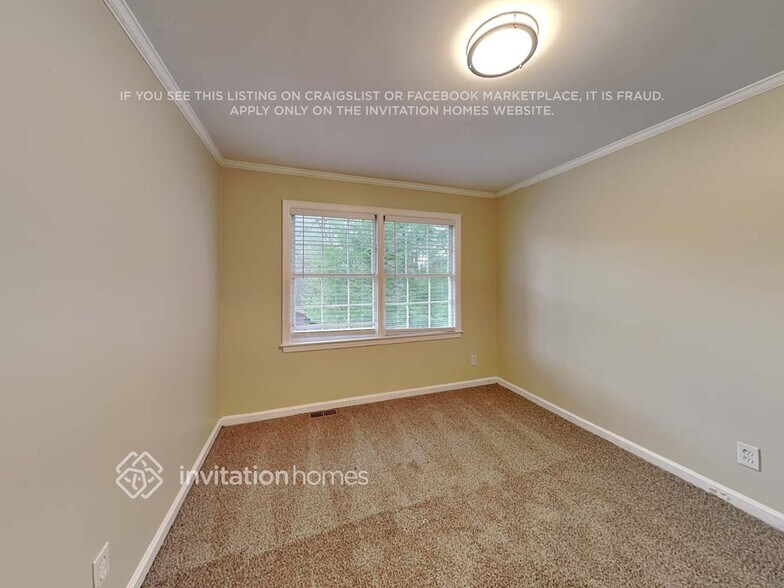 Building Photo - 8837 Elma St