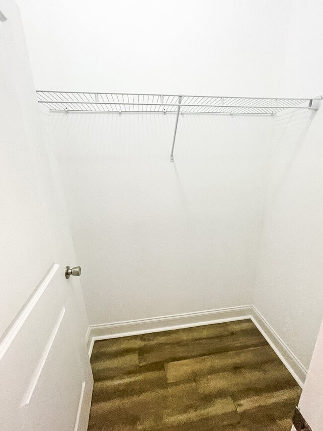 Building Photo - Pet Friendly End Unit Townhome