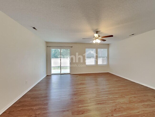 Building Photo - 2612 N Kristy Ave