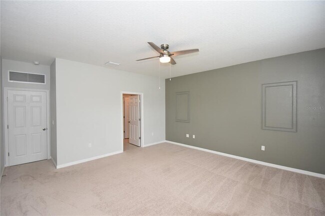 Building Photo - 2 Rae Pl