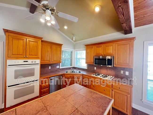 Building Photo - 6011 Riverbrook Dr