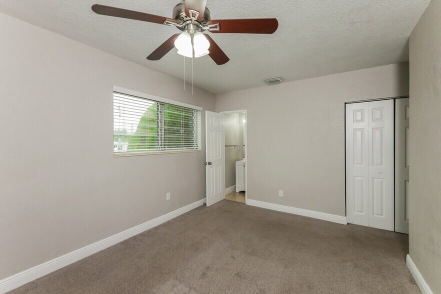 Building Photo - 20255 NE 12th Ave