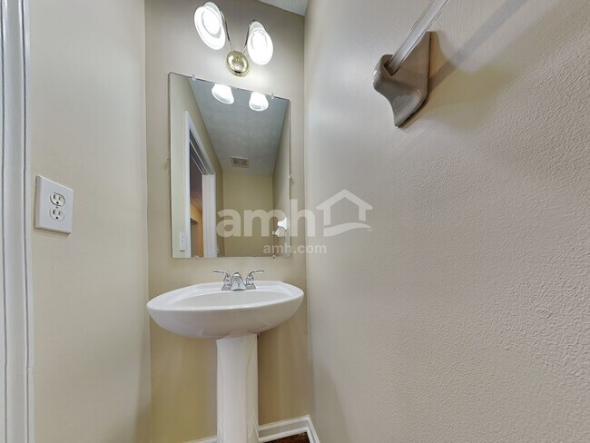 Building Photo - 5954 Courtney Pl