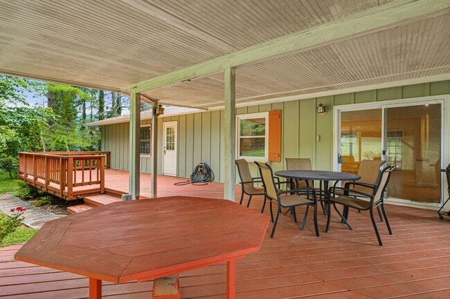 Building Photo - 3-Bedroom Home in North AVL with Studio an...