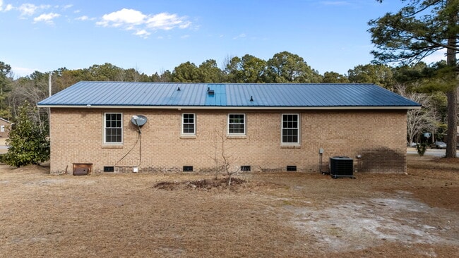 Building Photo - 904 Jennifer Ln