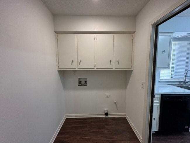 Building Photo - 5601 Purple Sage Dr
