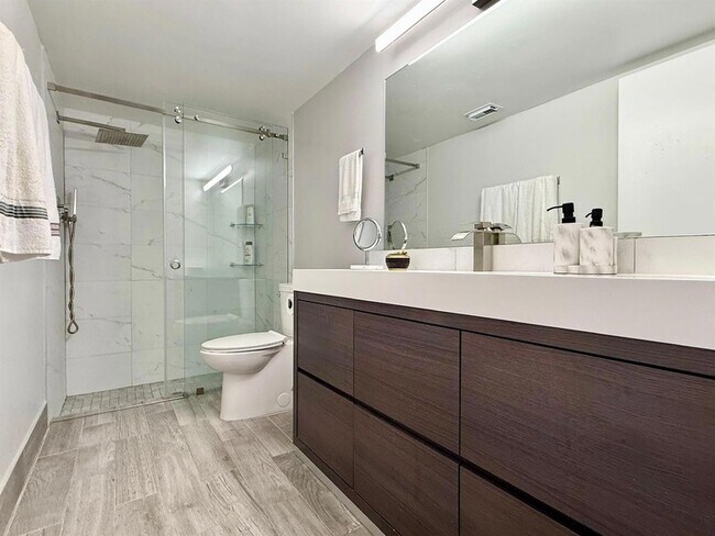 Building Photo - 10615 Ocean Palm Way