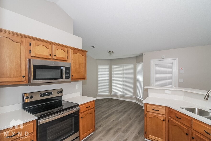 Building Photo - 10374 Cottage Oaks Dr
