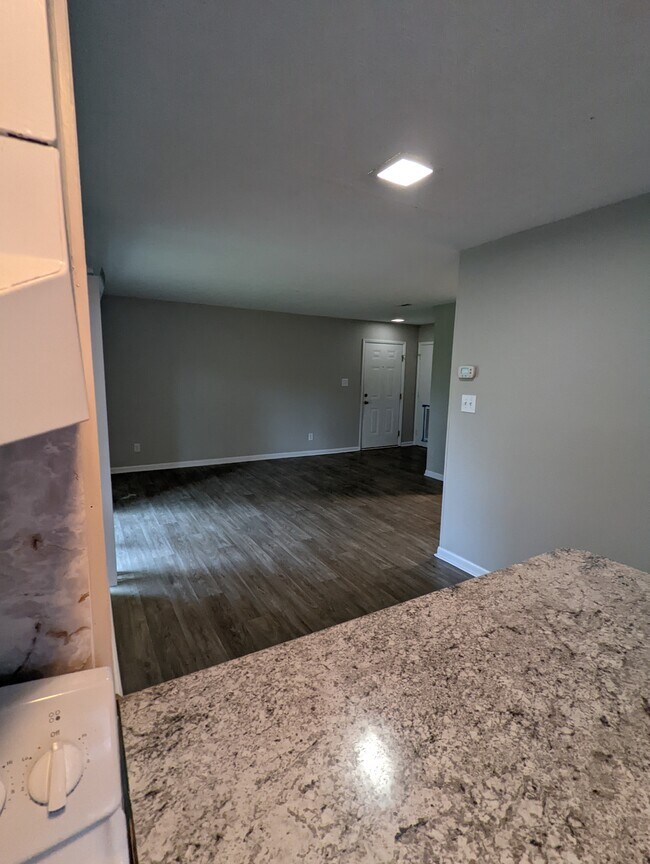 Building Photo - 833 Applewood Ln