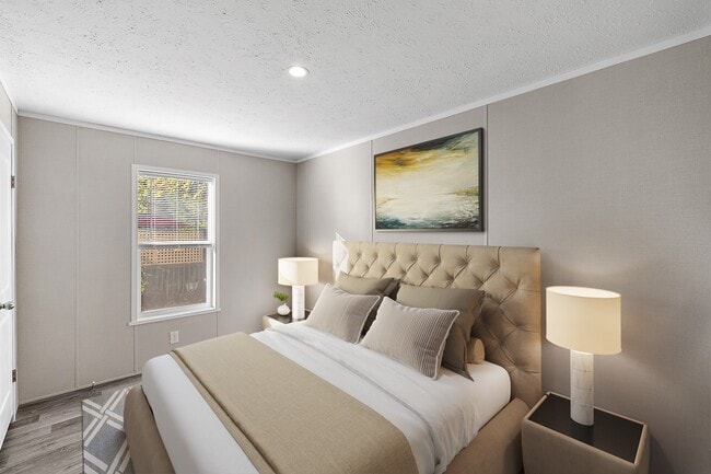 Building Photo - 687 Elmdale Ln