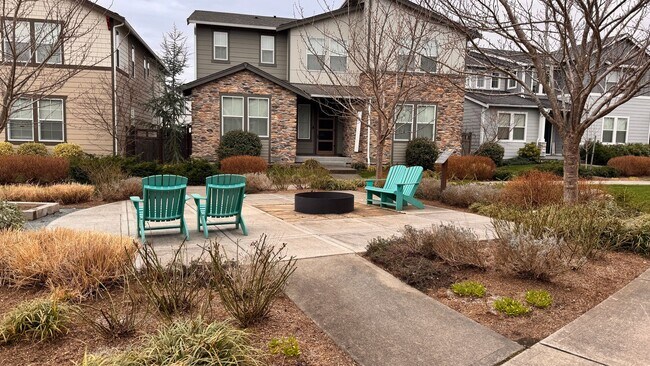 Building Photo - Beautiful 5 Bedroom Home Ten Trails Black ...