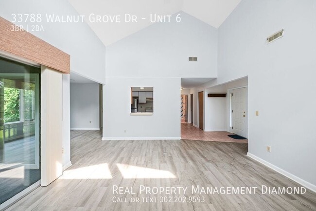 Building Photo - 33788 Walnut Grove Dr