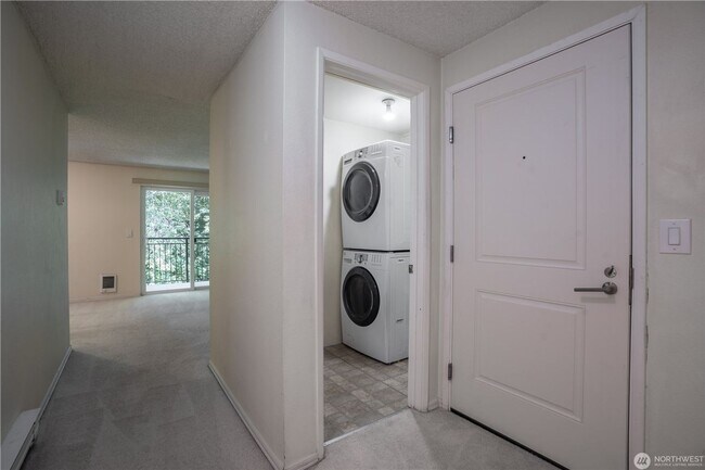 Building Photo - 230 SW Clark St