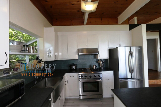 Building Photo - Contemporary Montclair Four Bedroom Home