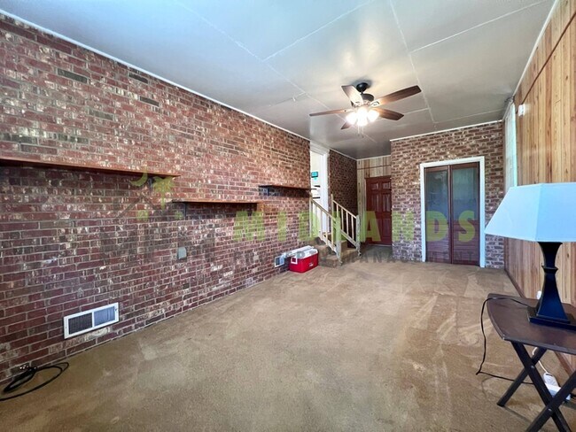 Building Photo - 3836 Davies Dr