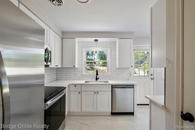 Building Photo - 2614 Essex St