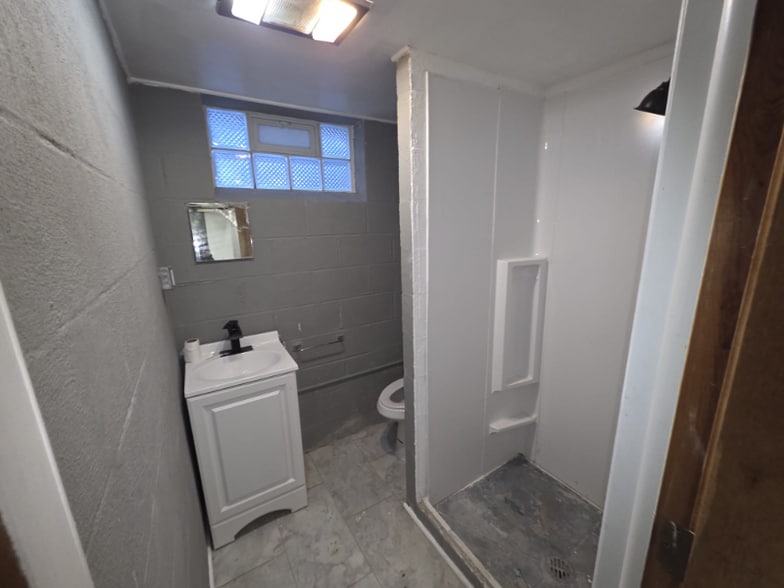 Building Photo - 4493 Telhurst Rd