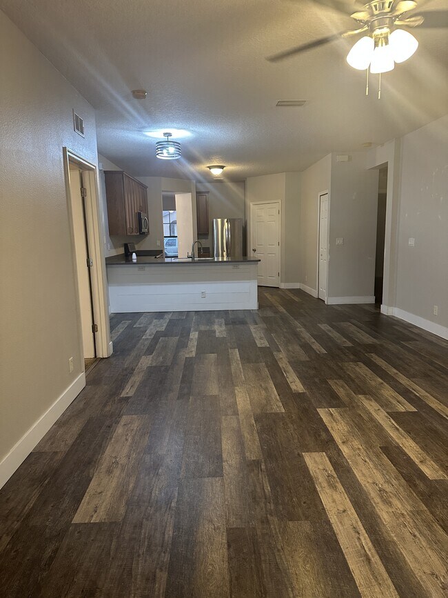 Building Photo - 2823 Glenridge Cir