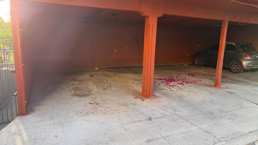 2 assigned parking spaces - 1320 Mohawk St