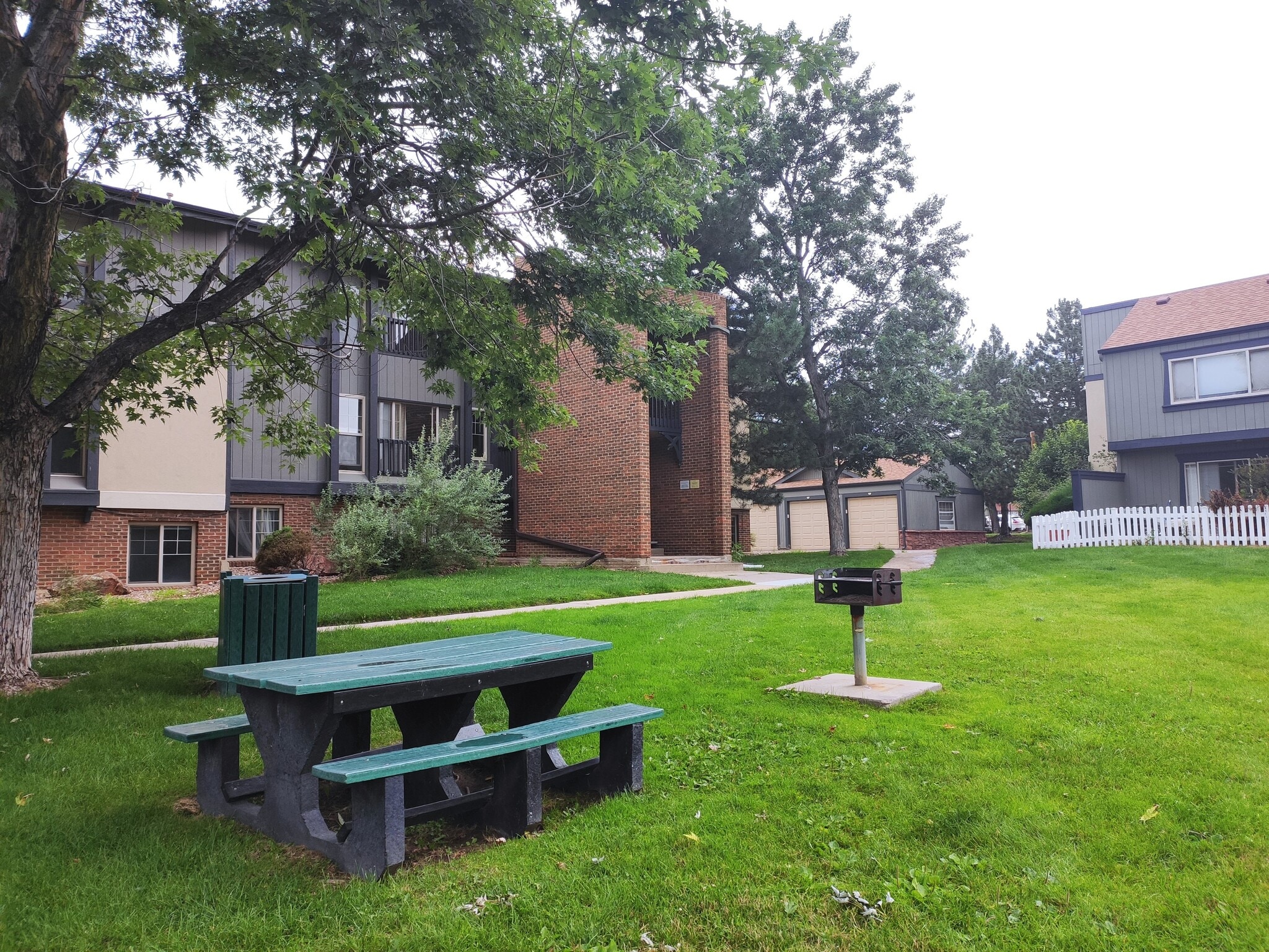 Building Photo - 850 W Moorhead Cir