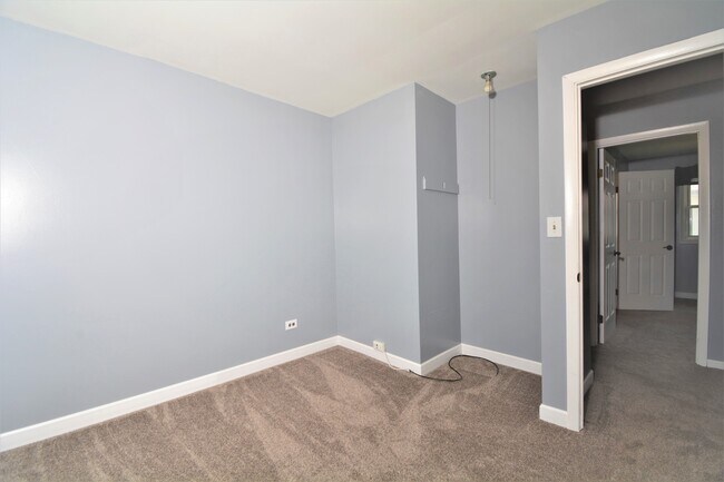Building Photo - 1126 Honeywood Dr