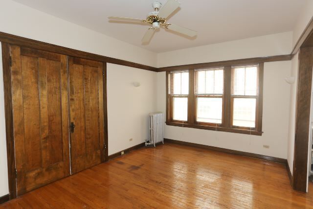 Building Photo - 824 W Waveland Ave