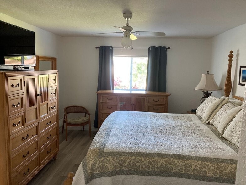 Building Photo - Short term FULLY FURNISHED vacation rental ,3/2 Pool Home on canal