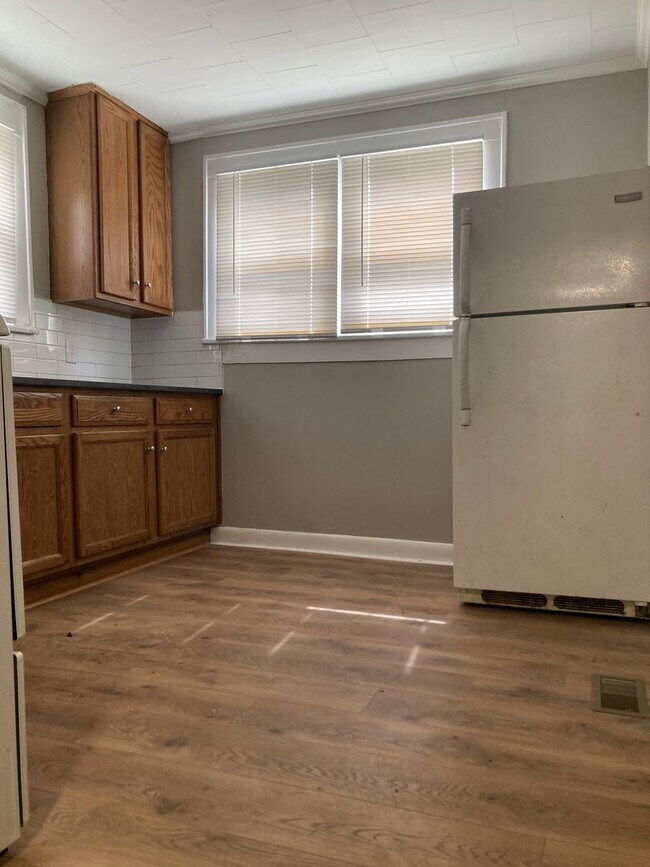 Building Photo - Super cute, newly renovated 3 bed, 1 bath ...