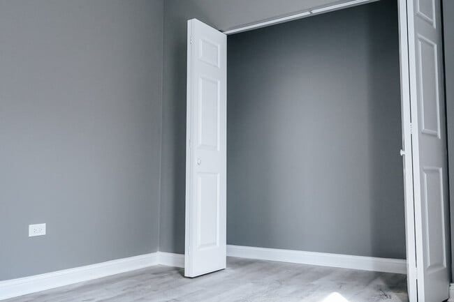 Building Photo - 3015 W 19th St