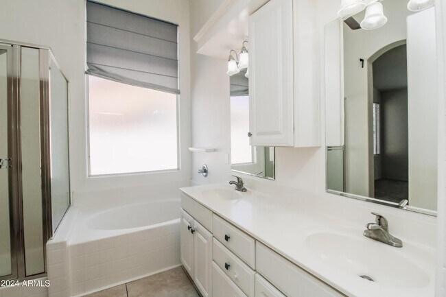 Building Photo - 1375 W Musket Way