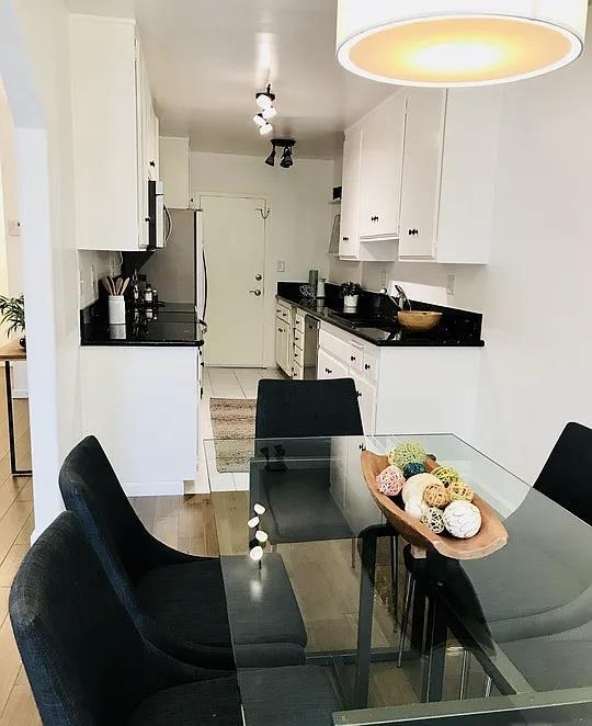 Building Photo - 1045 Kings Rd