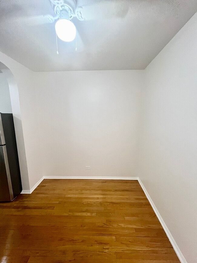 Building Photo - 950 N Kildare Ave