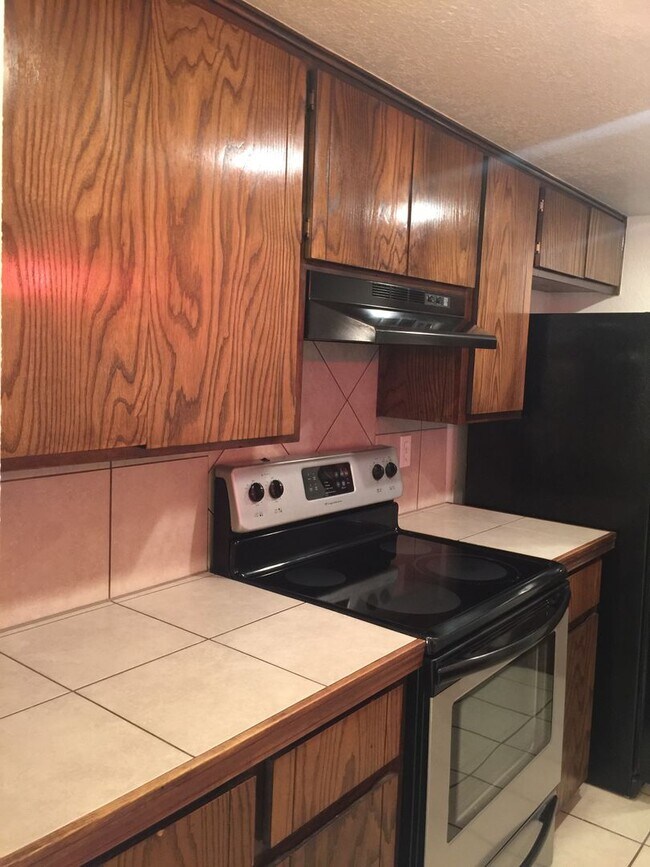 Building Photo - 904-904 Aspen Ct