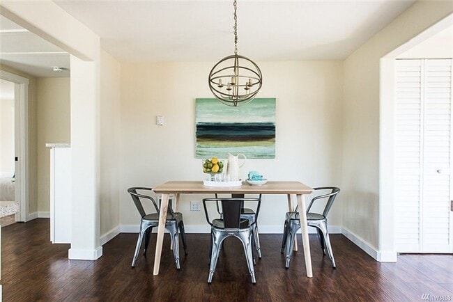 Building Photo - Puyallup Cottage