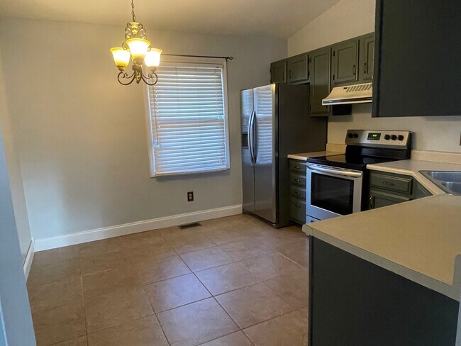 Building Photo - 3808 Raintree Dr