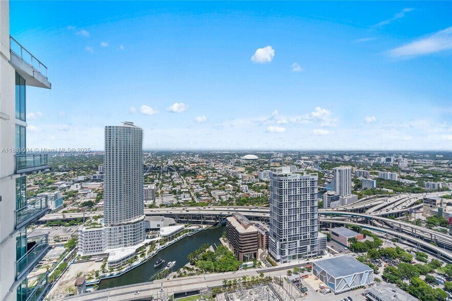 Building Photo - 92 SW 3rd St